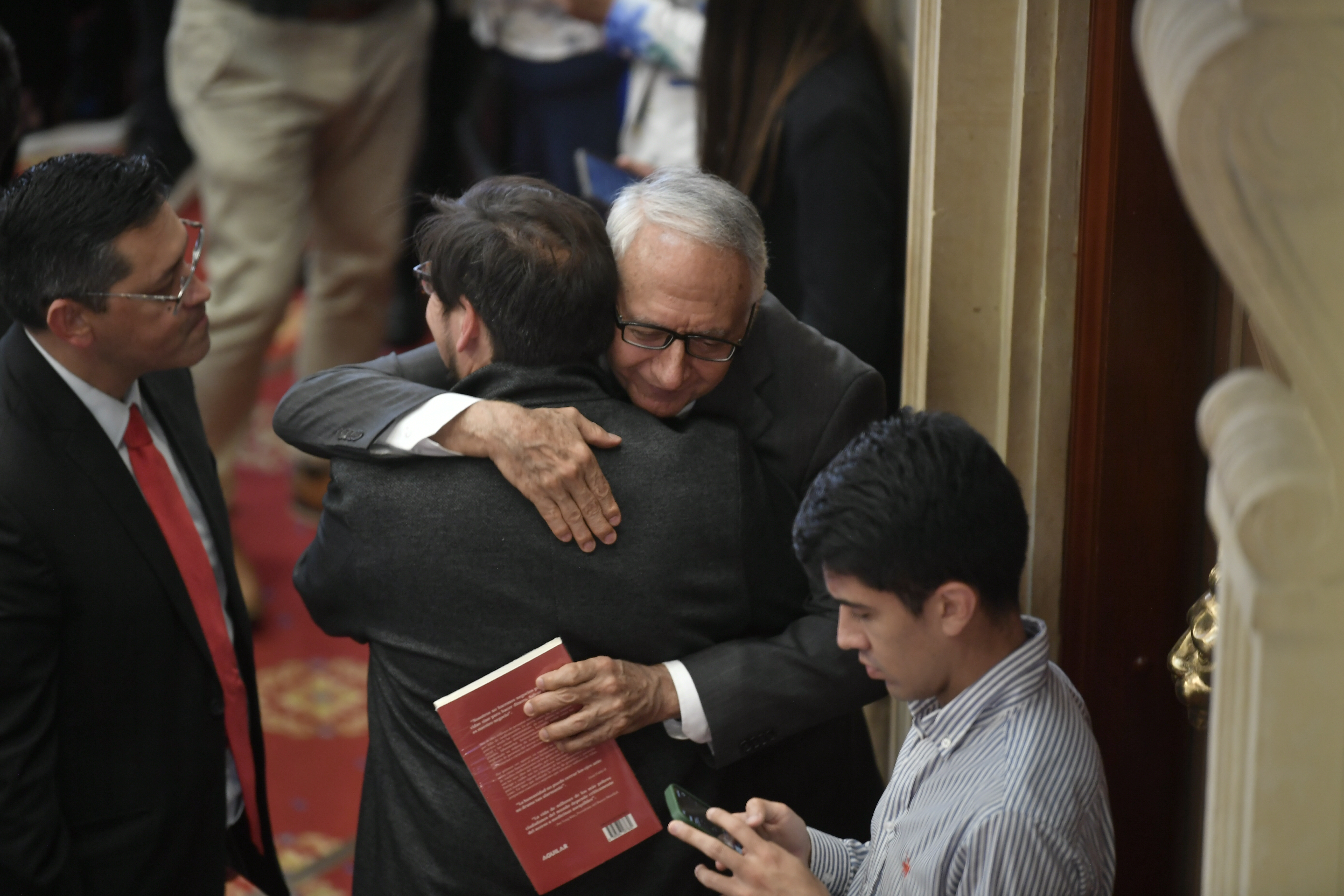 Ministro de Salud obtuvo respaldo mayoritario de la plenaria de la Cámara de Representantes en moción de censura.
