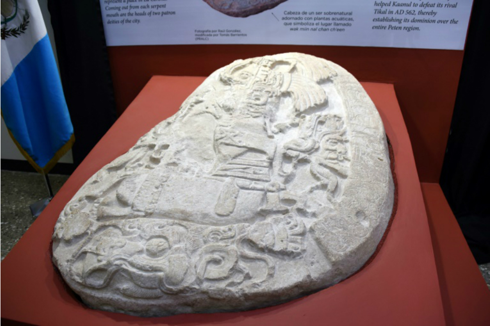 Altar descubierto en Guatemala muestra «Juego de Tronos» de cultura maya
