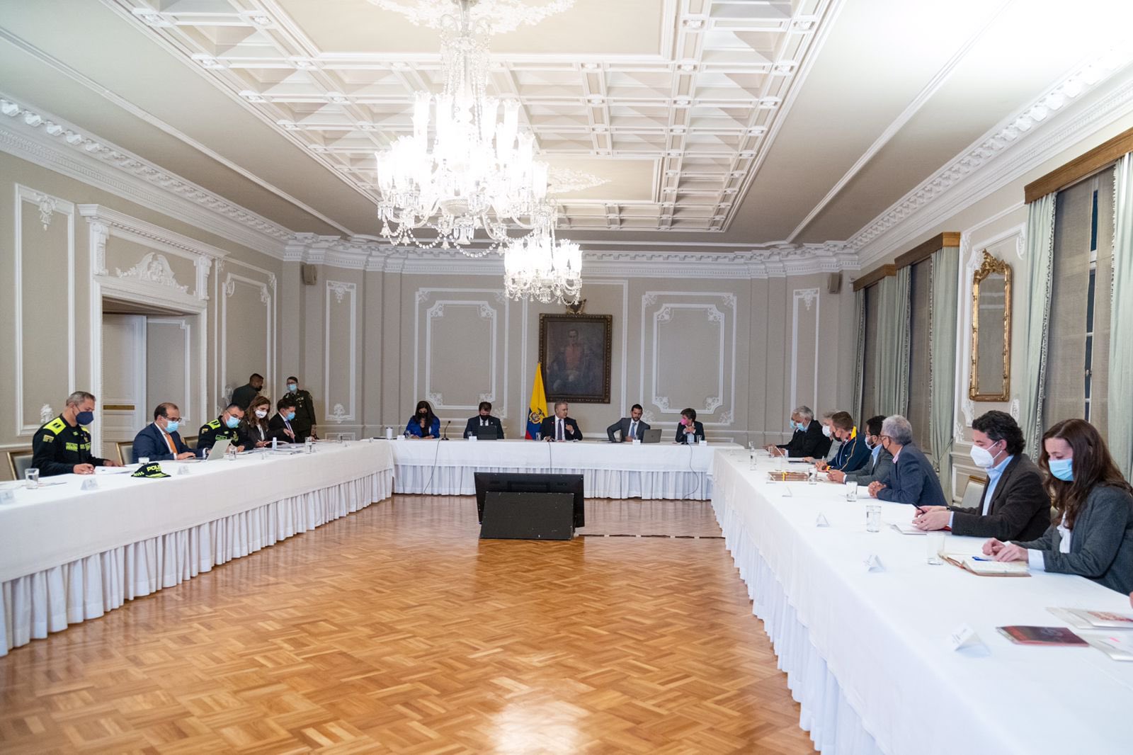 Cárcel por hurto violento: Claudia López le pide al presidente Duque reforma