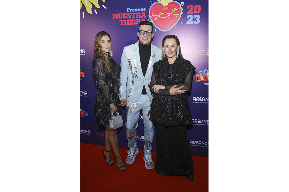 Sonia Restrepo, Yeison Jimenéz  y Paola España