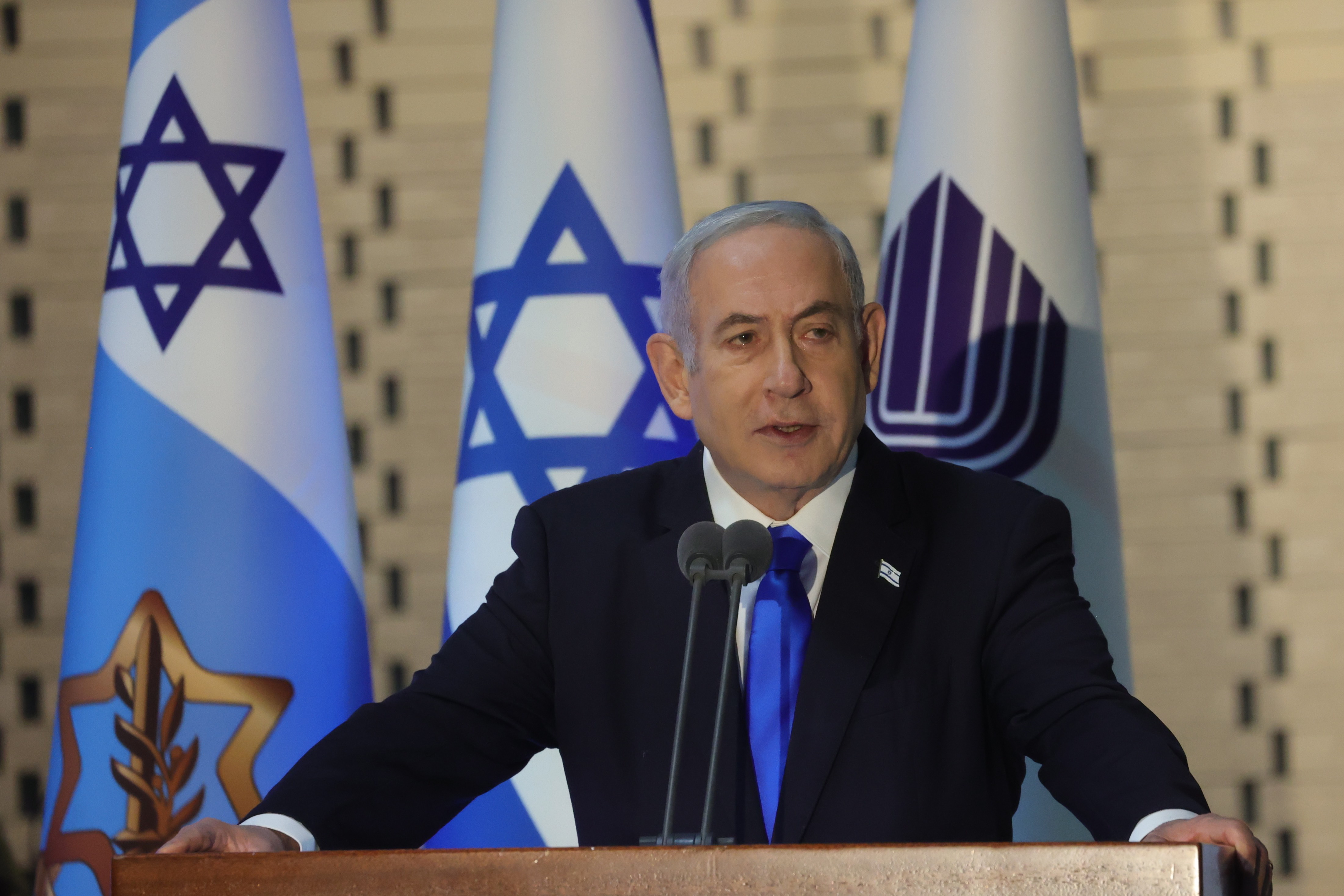 Jerusalem (Israel), 26/09/2023.- Israeli Prime Minister Benjamin Netanyahu addressing a state memorial ceremony for fallen Israeli soldiers and the 50th anniversary of Yom Kippur war (1973 war) in the hall of remembrance of Mount Herzl military cemetery in Jerusalem, Israel, 26 September 2023, as Israel marks the 50th anniversary of the Yom Kippur War also known as 1973 ArabñIsraeli War. The war began on 6 October 1973 on the Jewish holiday of Yom Kippur when the armies of Syria in the north and Egypt in the south launched an surprise attack against Israel. The war ended 25 October 1973, and is considering to be the deadliest war in Israeli history with 2,689 Israeli soldiers killed. (Egipto, Siria, Jerusalén) EFE/EPA/ABIR SULTAN