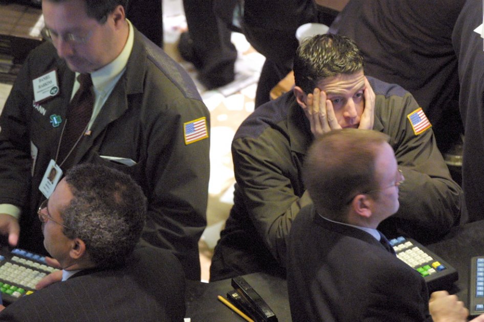 Wall Street cae a sus niveles más bajos del año