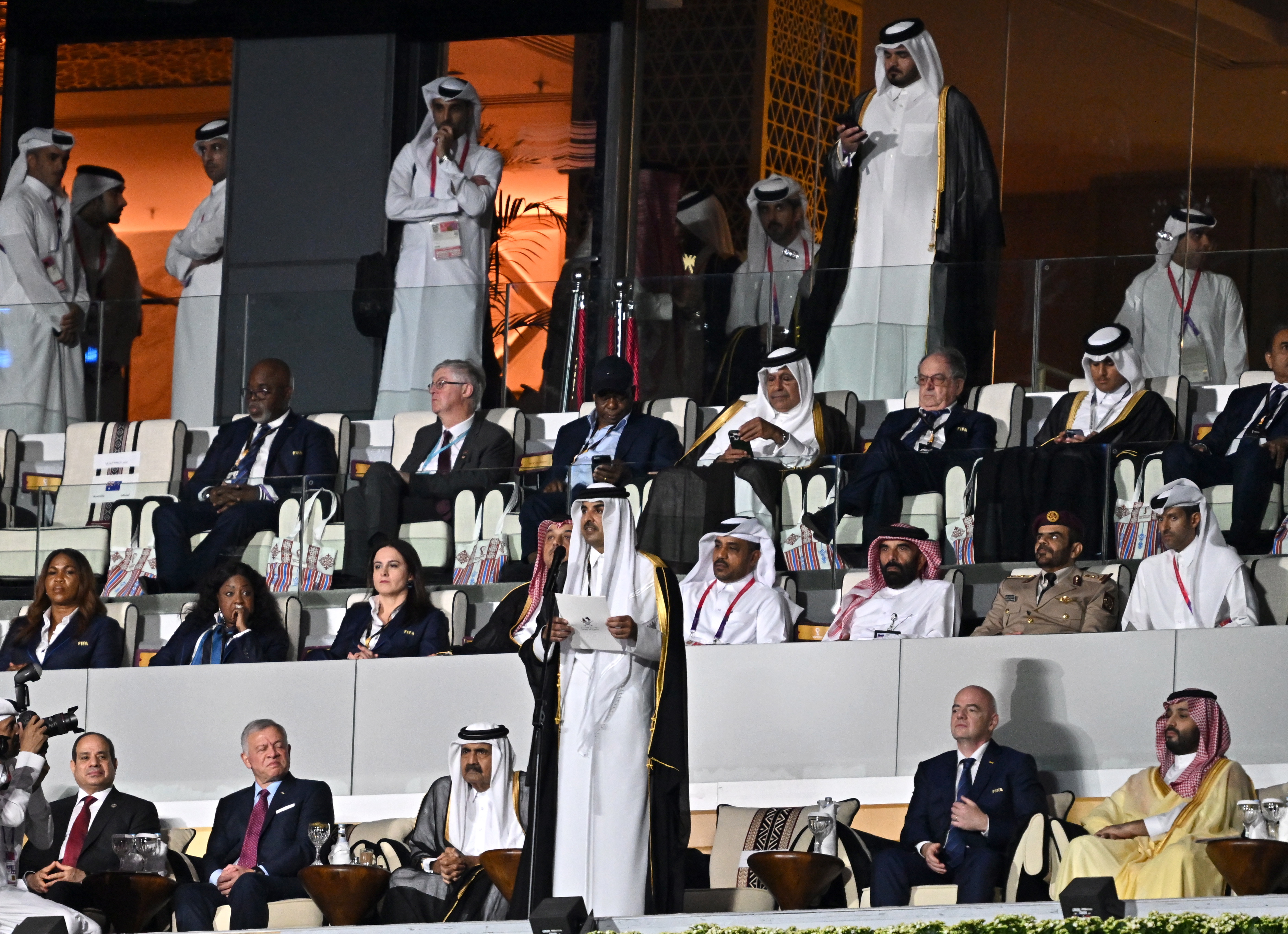 Al Khor (Qatar), 20/11/2022.- Sheikh Tamim bin Hamad Al Thani (C), the Emir of Qatar, delivers his speech during the Opening Ceremony prior to the FIFA World Cup 2022 group A Opening Match between Qatar and Ecuador at Al Bayt Stadium in Al Khor, Qatar, 20 November 2022. (Mundial de Fútbol, Catar) EFE/EPA/Noushad Thekkayil