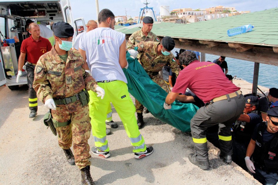 Conmoción por naufragio de inmigrantes en Italia, cifra de muertos asciende