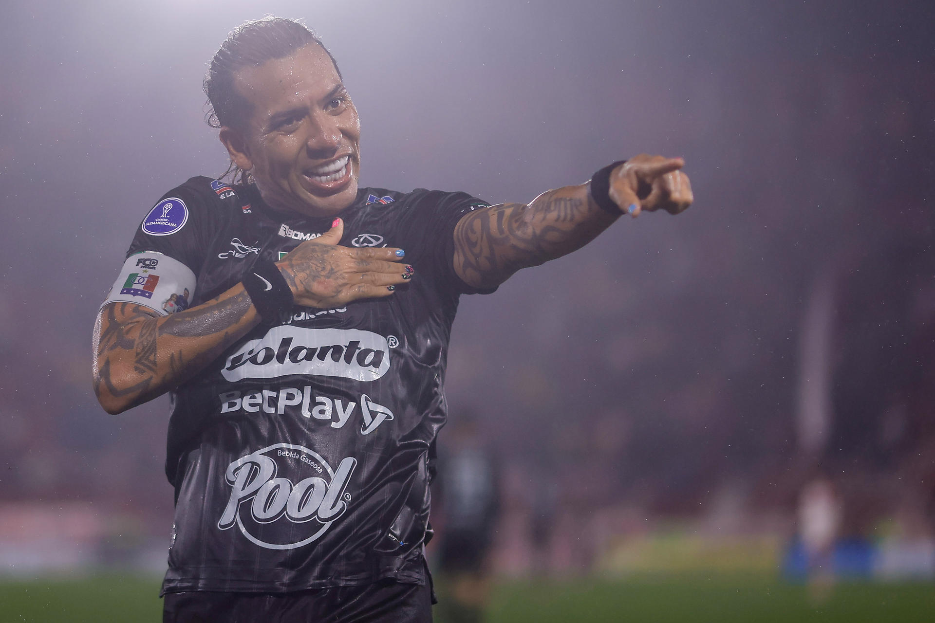 FOTODELDÍA AMDEP1067. BUENOS AIRES (ARGENTINA), 19/08/2025.- Dayro Moreno de Once Caldas celebra un gol este martes, durante un partido de octavos de final de la Copa Sudamericana entre Huracán y Once Caldas en el estadio Tomás Adolfo Ducó, en Buenos Aires (Argentina). EFE/ Juan Ignacio Roncoroni