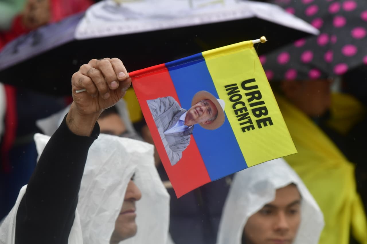 Así se viven las marchas en rechazo a la condena contra el expresidente Álvaro Uribe.