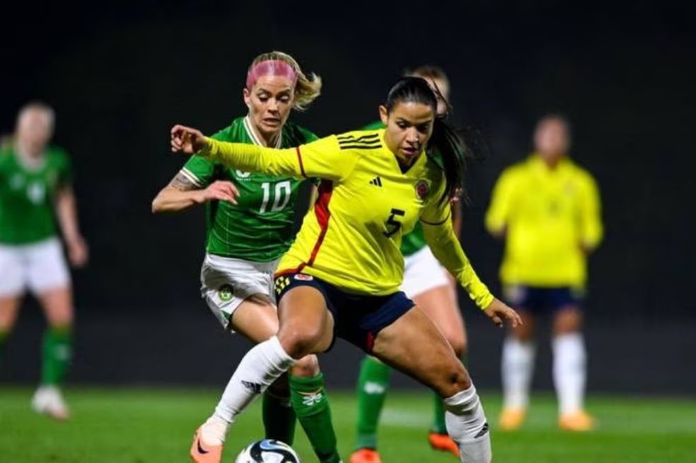Colombia e Irlanda en el partido amistoso de este viernes que terminó suspendido.