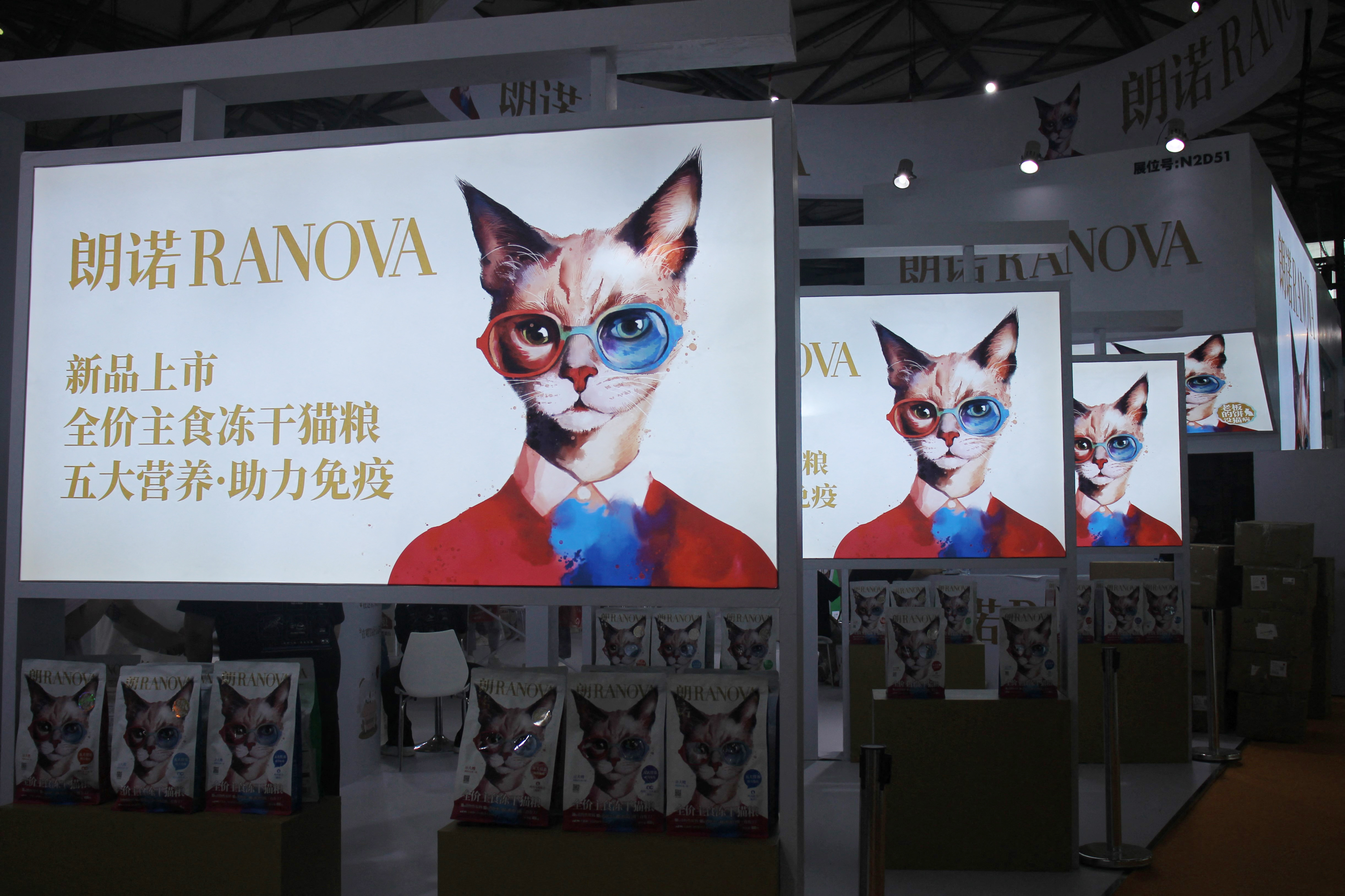 Vestido de $50 millones, tecnología y más extravagancias en feria de mascotas