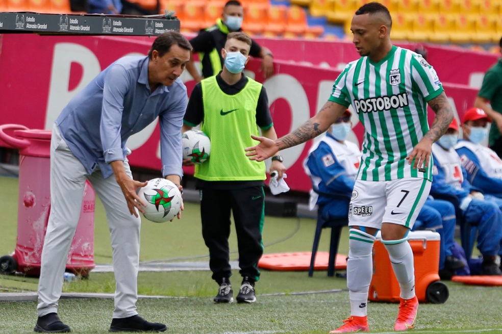 Alexandre Guimaraes: “Nos eliminamos nosotros mismos”