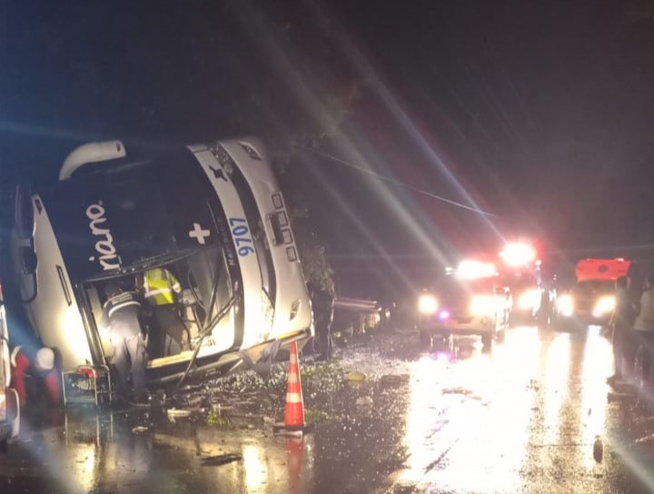 Accidente de bus en vía Armero – Mariquita dejó tres muertos y 15 heridos