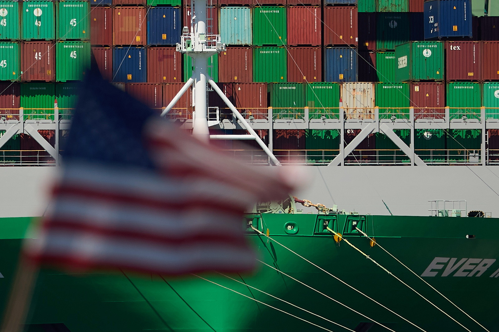 Guerra de aranceles: entró en vigor medida del 10 % sobre importaciones a EE. UU.