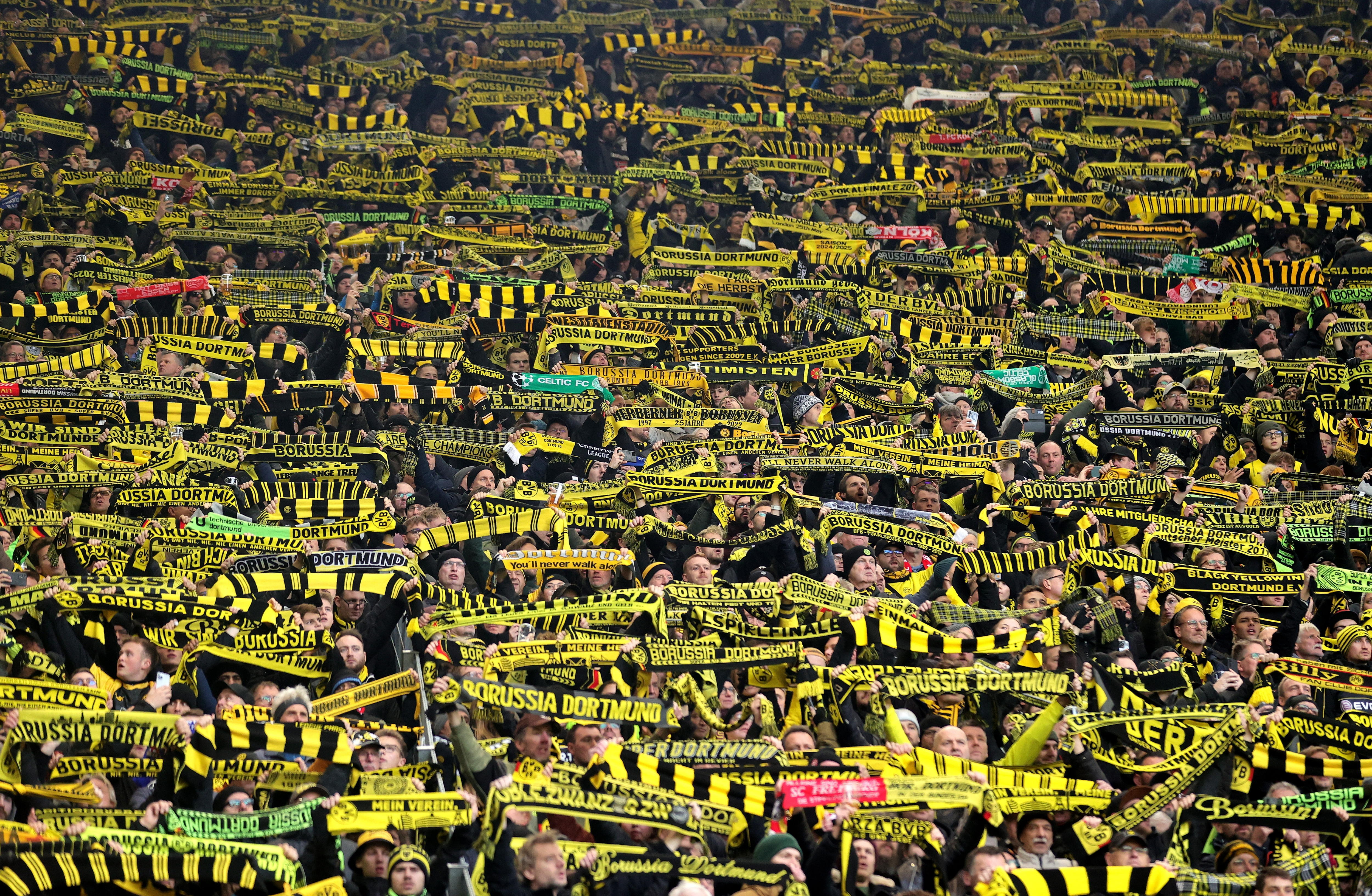 Dortmund (Germany), 23/11/2024.- Fans of Dortmund celebrates prior to the German Bundesliga soccer match between Borussia Dortmund and SC Freiburg in Dortmund, Germany, 23 November 2024. (Alemania, Rusia) EFE/EPA/FRIEDEMANN VOGEL CONDITIONS - ATTENTION: The DFL regulations prohibit any use of photographs as image sequences and/or quasi-video.