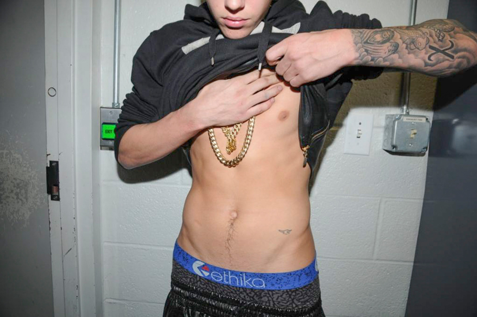 17 imágenes de los tatuajes que Justin Bieber mostró en prisión