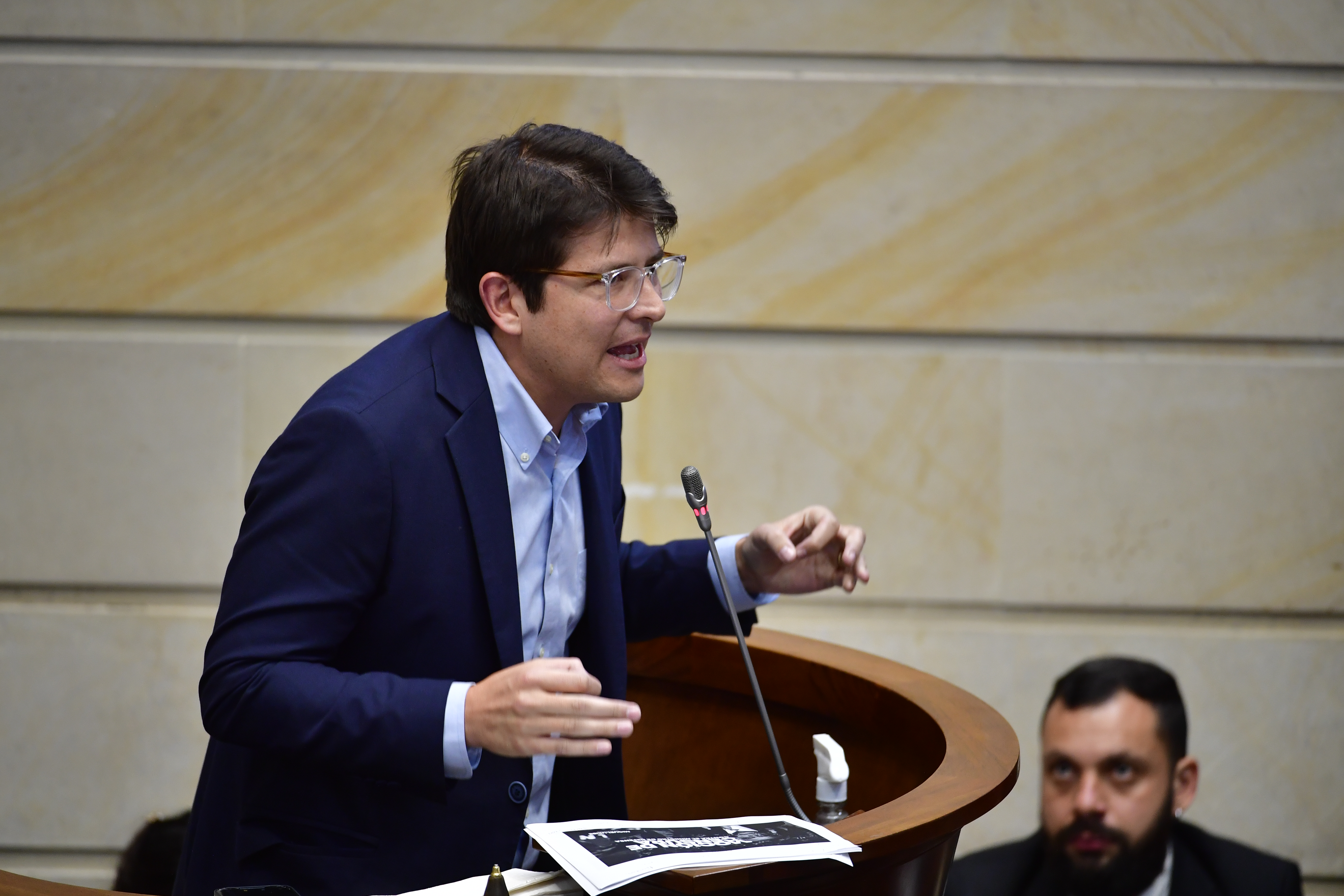 Fiscalía acusó a menor señalado de atentar contra Miguel Uribe: estos son los delitos