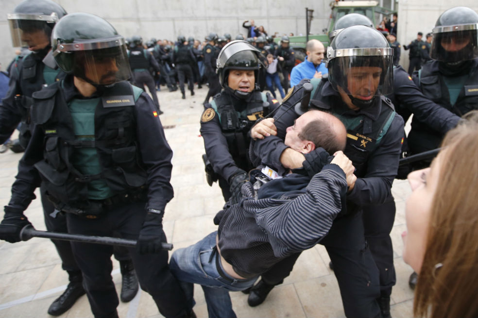 Ya son 465 los heridos por altercados durante referendo en Cataluña