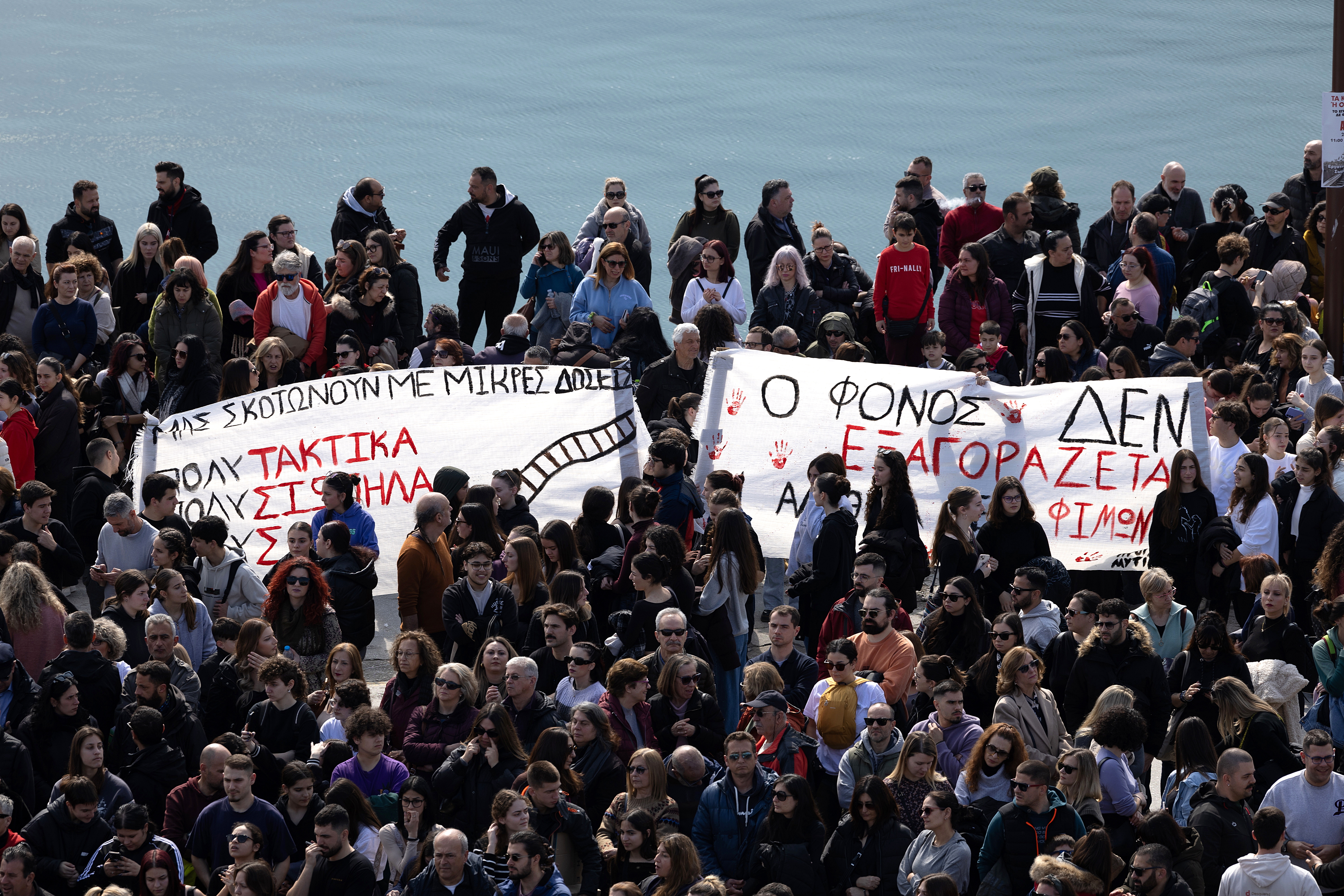 Enfrentamientos en Grecia durante movilización por aniversario de mortal accidente