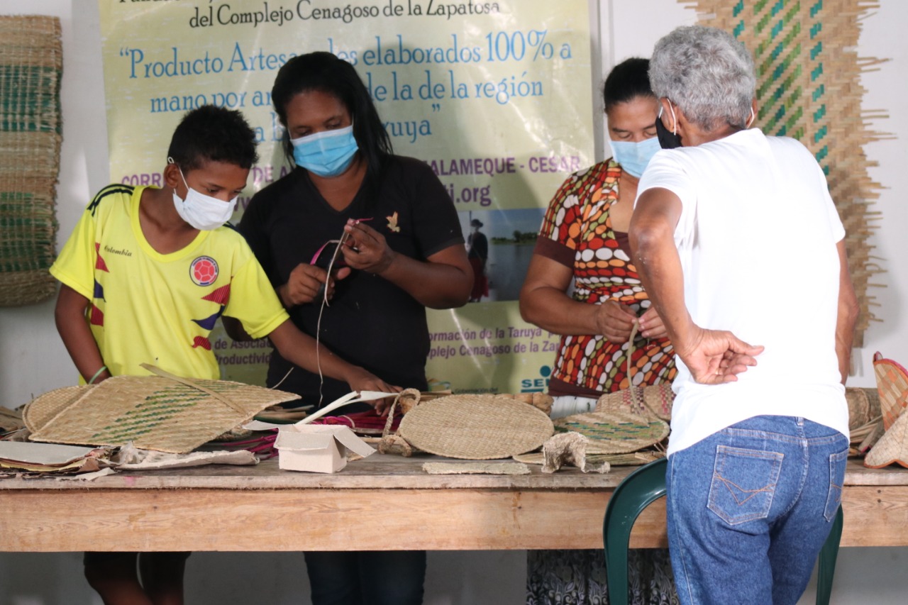 En sus aguas se ha tejido una sociedad con riqueza cultural, en donde las manos femeninas han sido vitales para el desarrollo del territorio. Ellas tienen un fuerte vínculo con el Magdalena y por eso fluye la energía femenina en su caudal.