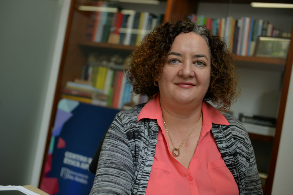 ‘El currículo escolar podría usarse para evitar el matoneo’: investigadora de Uniandes
