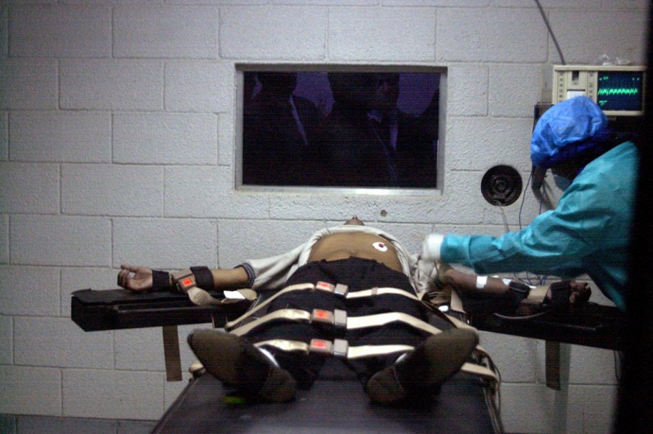 Reinician penas de muerte en Oklahoma, tras polémica por inyección defectuosa