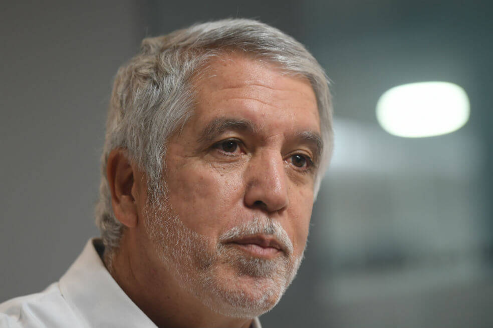 Coronell denuncia que Peñalosa recibió donaciones de constructores de Proscenio