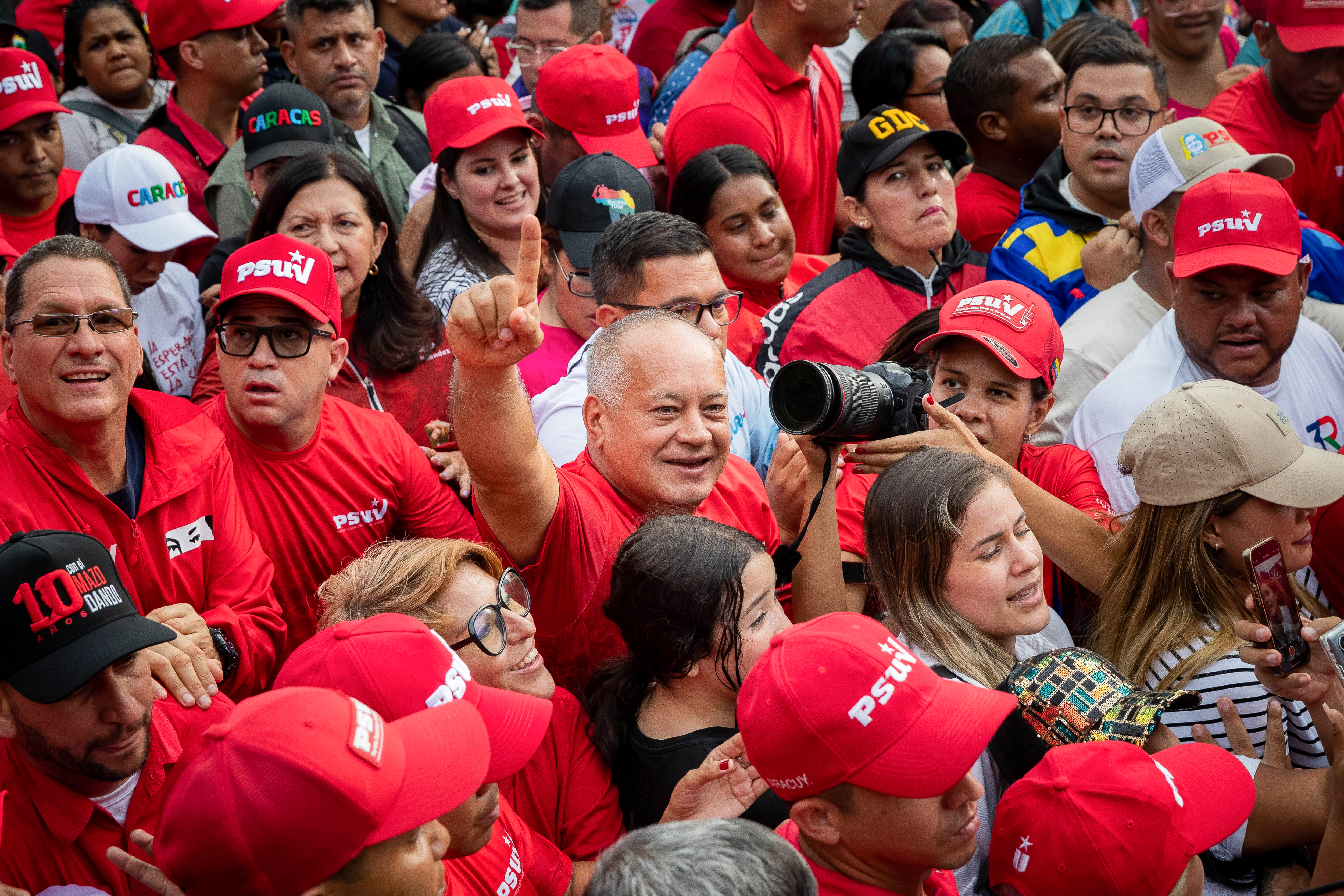 Diosdado Cabello se lanza contra la UE y les dice que no sean “metidos”