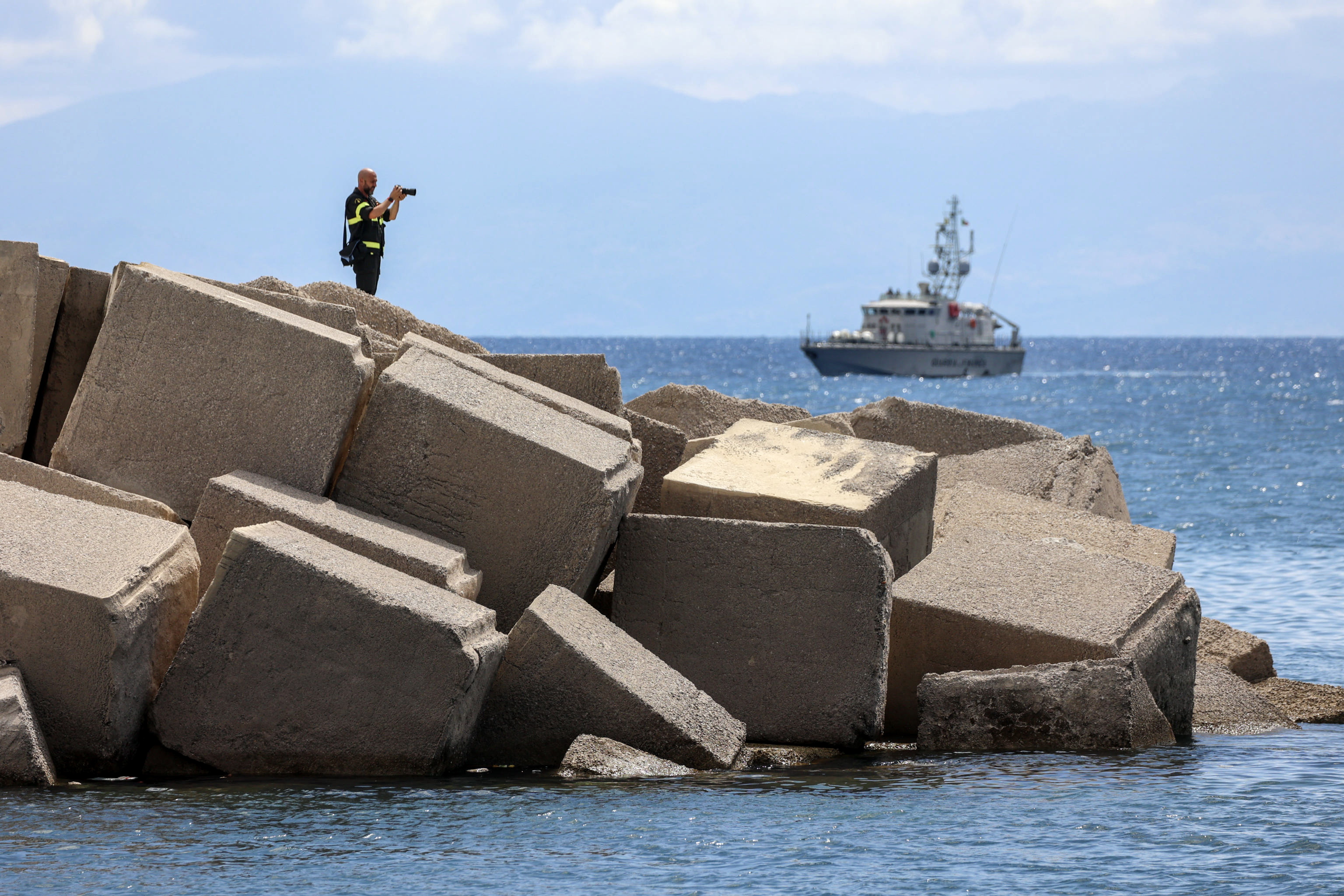 Un robot se suma a la búsqueda del yate naufragado en las costas de Sicilia