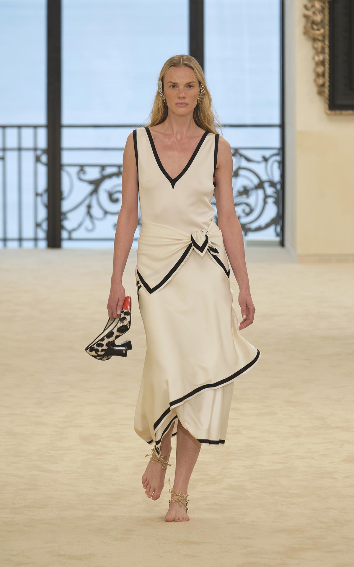 “Solo el tacón”, las curiosas y poco funcionales sandalias de Chanel