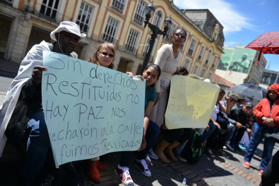 Habitantes desalojados de Monserrate armaron plantón en la Plaza de Bolívar