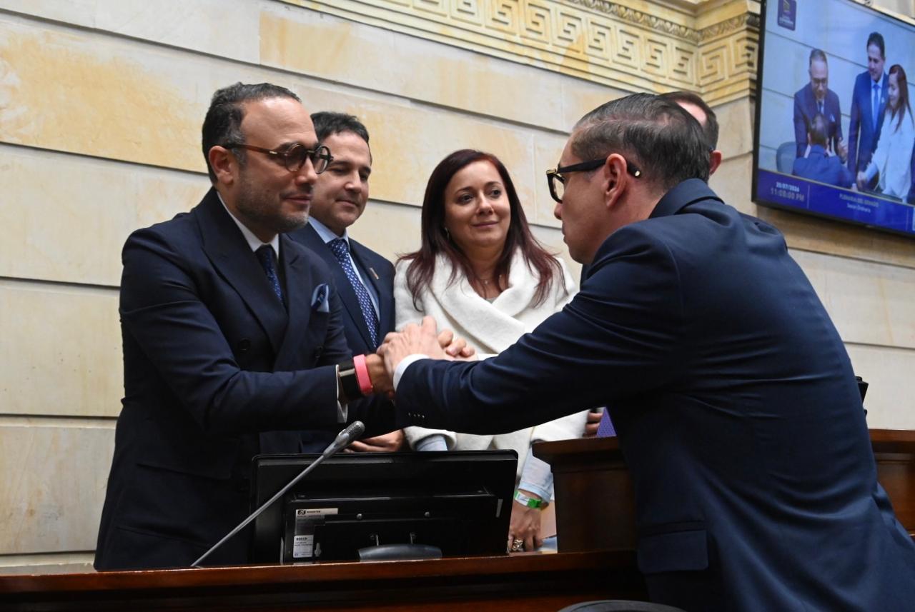 El senador de Centro Democrático, Honorio Henríquez, fue el vencedor y se hizo con la Presidencia del Senado.