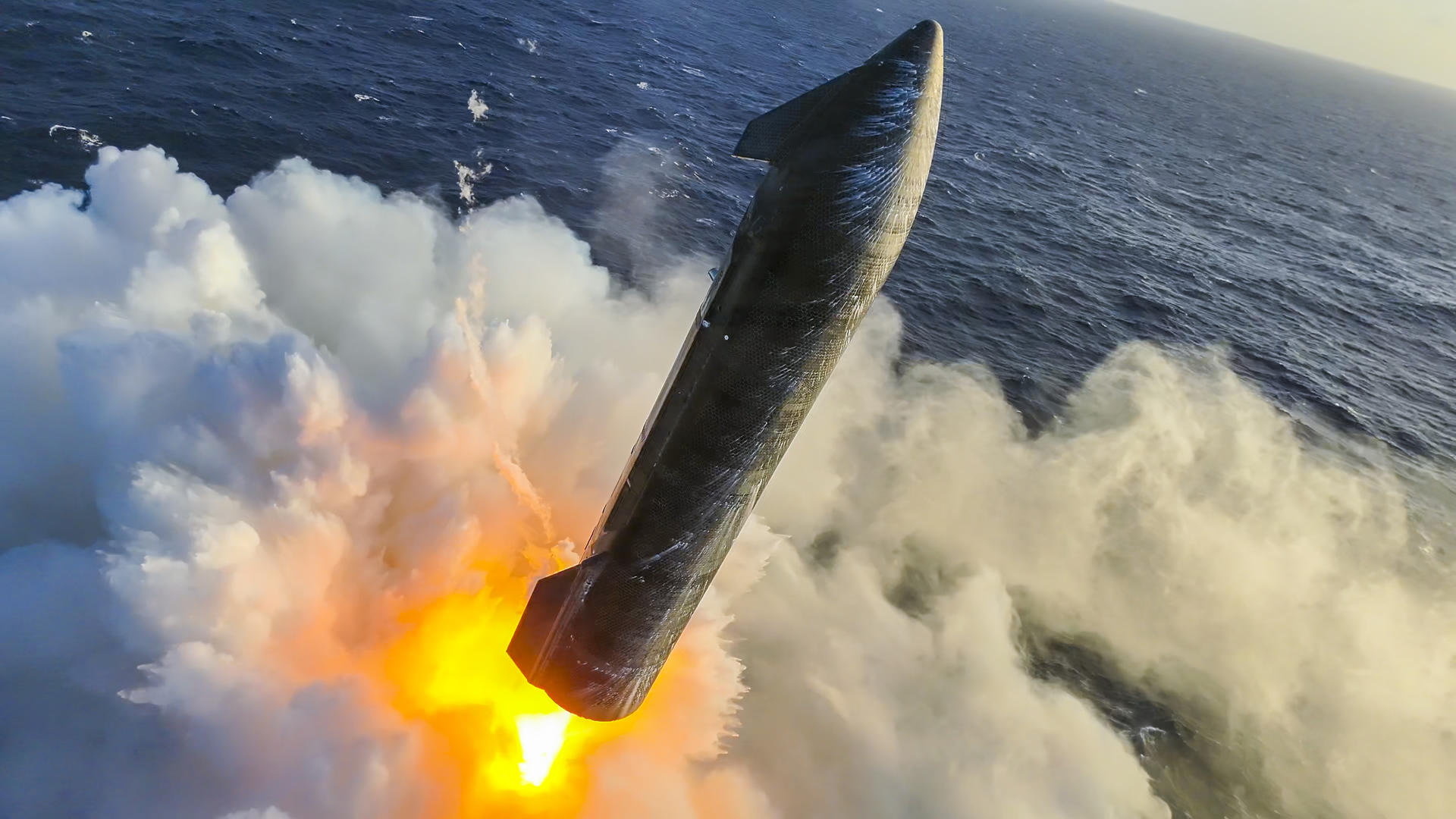 El impresionante vídeo de Starship aterrizando en el mar tras su vuelo de prueba número 13