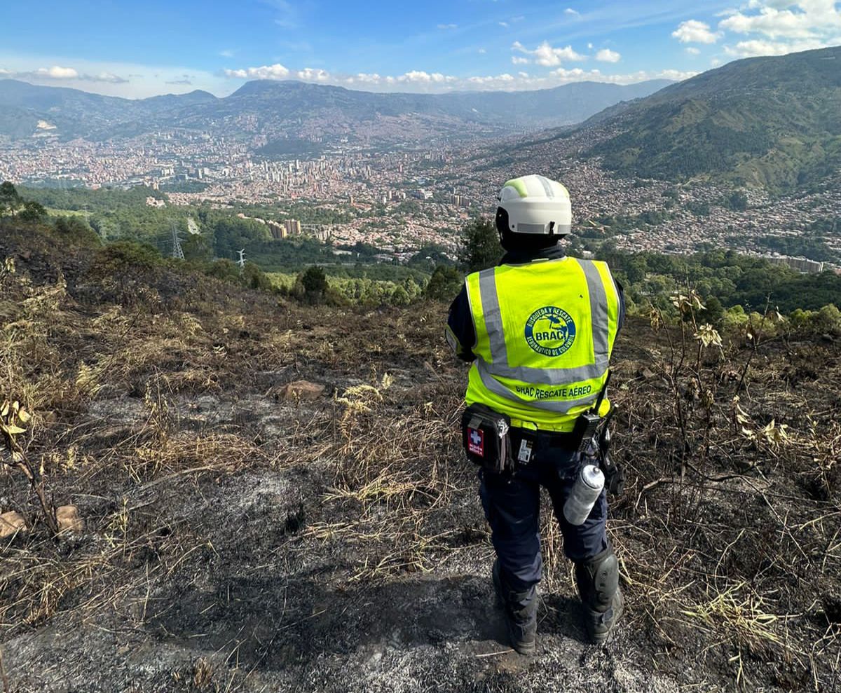 Manos criminales estarían detrás del incendio en loma del Seminario en Medellín