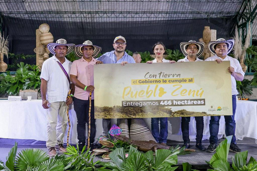 La entrega de tierras al pueblo indígena Zenú que termina con medio siglo de despojos