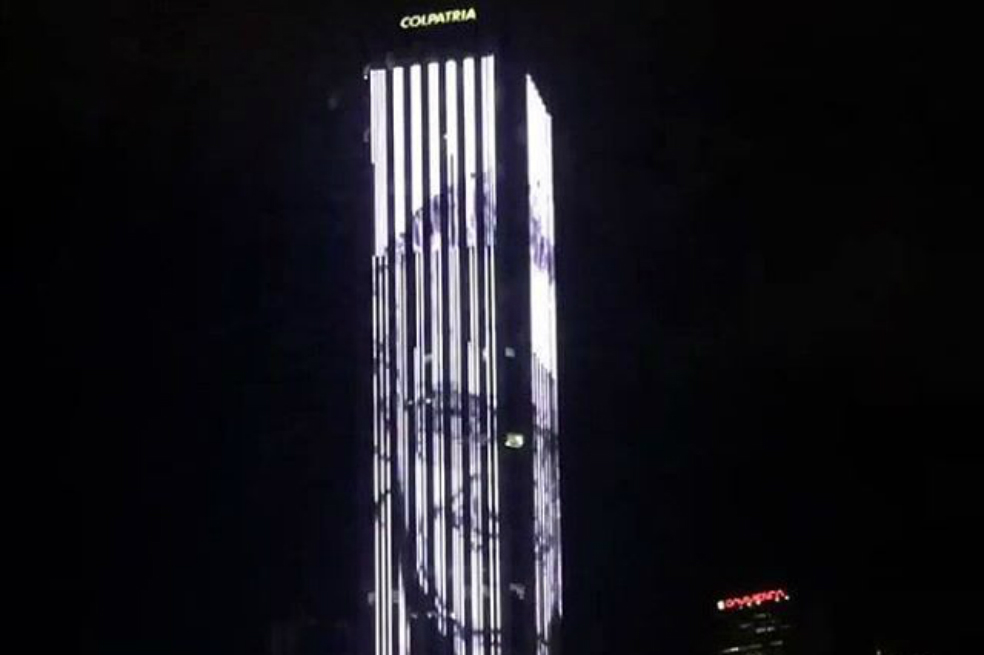 Torre Colpatria de Bogotá homenajeó a Stan Lee, creador del Universo Marvel