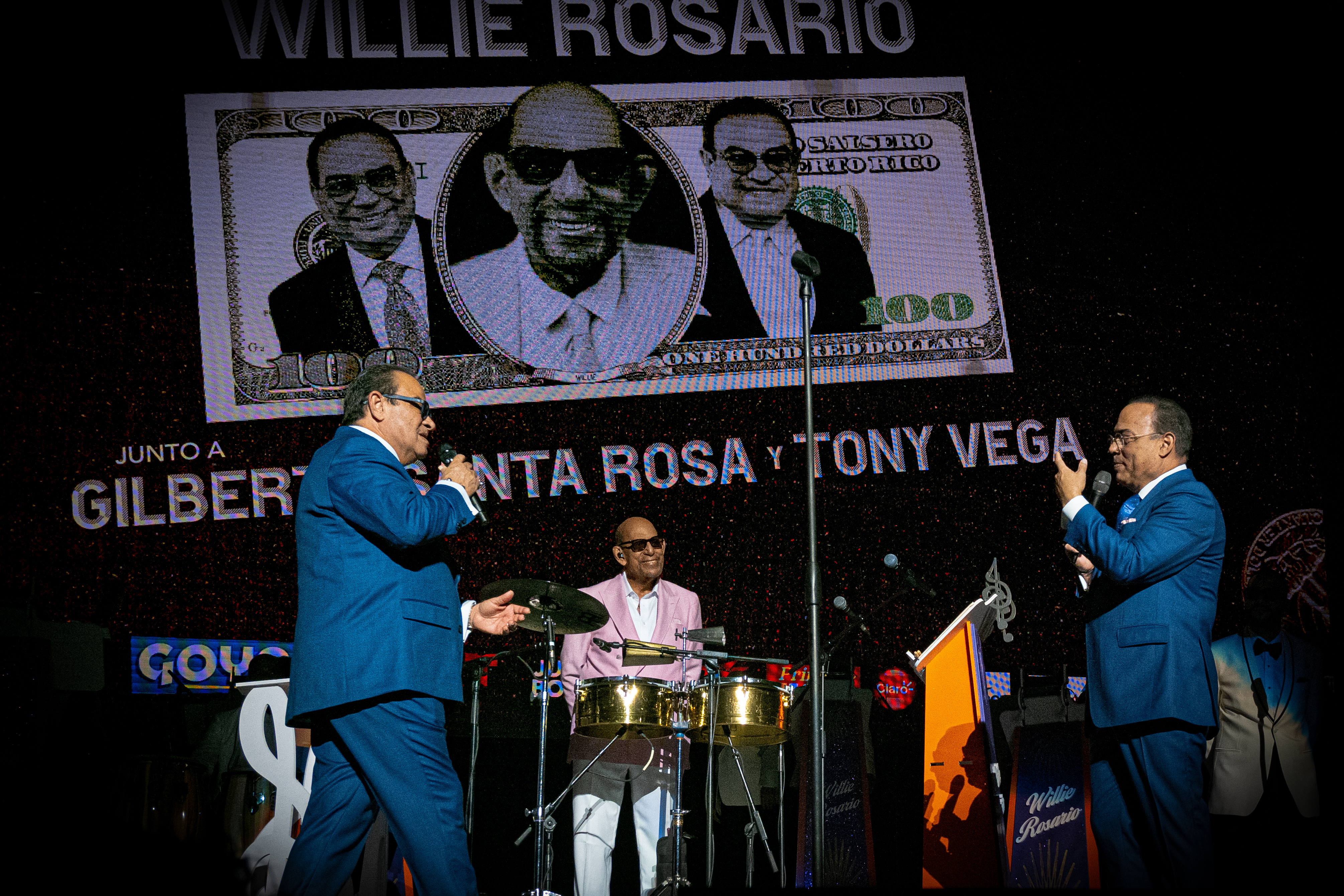 "Tony Vega y Gilberto Santa Rosa dos de los cantantes más famosos que tuvo la orquesta de Willie Rosario".