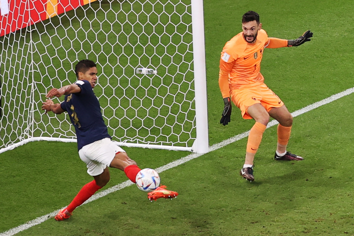 Doha (Qatar), 04/12/2022.- Raphael Varane of France (L) makes a save during the FIFA World Cup 2022 round of 16 soccer match between France and Poland at Al Thumama Stadium in Doha, Qatar, 04 December 2022. (Mundial de Fútbol, Francia, Polonia, Catar) EFE/EPA/Abedin Taherkenareh