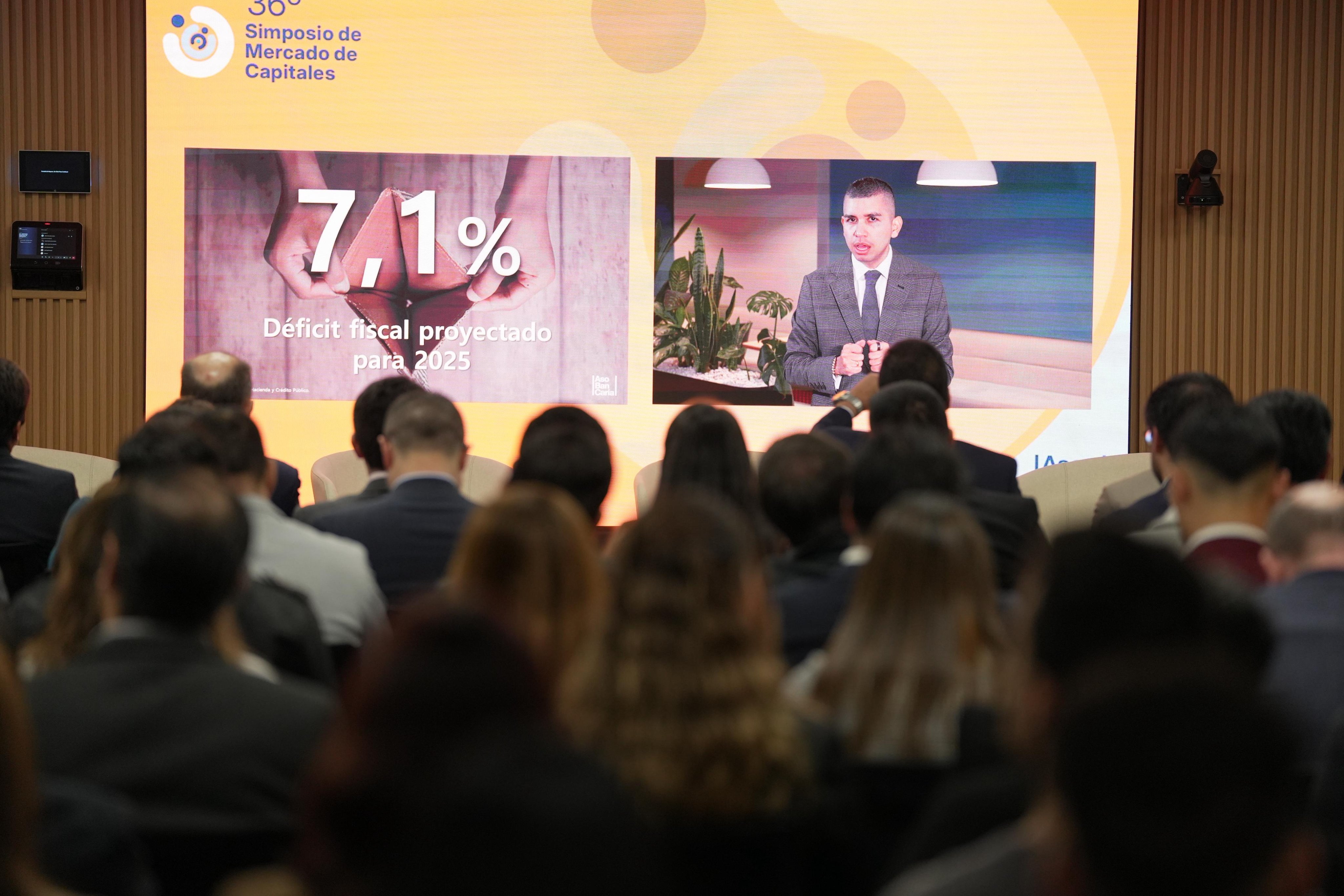 Endeudamiento de Colombia podría llegar a niveles de 60 % del PIB: Asobancaria