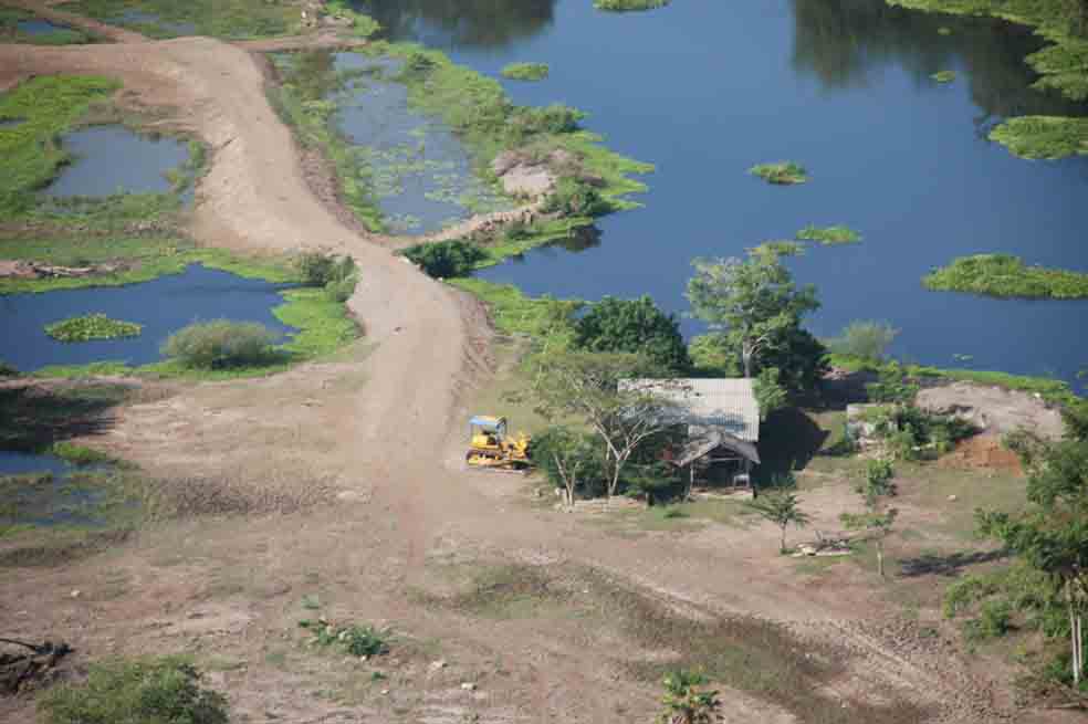 Mordiscos ilegales a la Ciénaga Grande