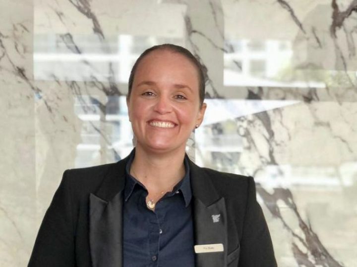 Maria Pia Muto, gerente general del Marriott Executive Apartments São Paulo: "Para todas esas mujeres que buscan ser líderes, les aconsejo: fuerza y concentración. Sé tú misma. No dudes de tu potencial, incluso cuando te enfrentes a la adversidad. Y recuerda que eres una inspiración para las próximas líderes. Ya lo dijo Walt Disney "Si puedes soñarlo, puedes hacerlo"".