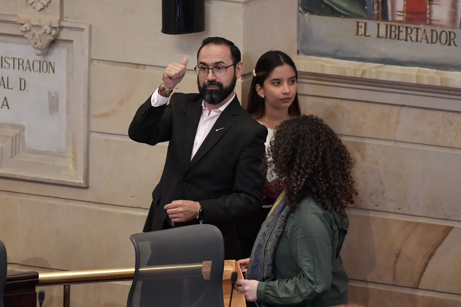 Ministro de Minas se salvó de moción de censura en la Cámara