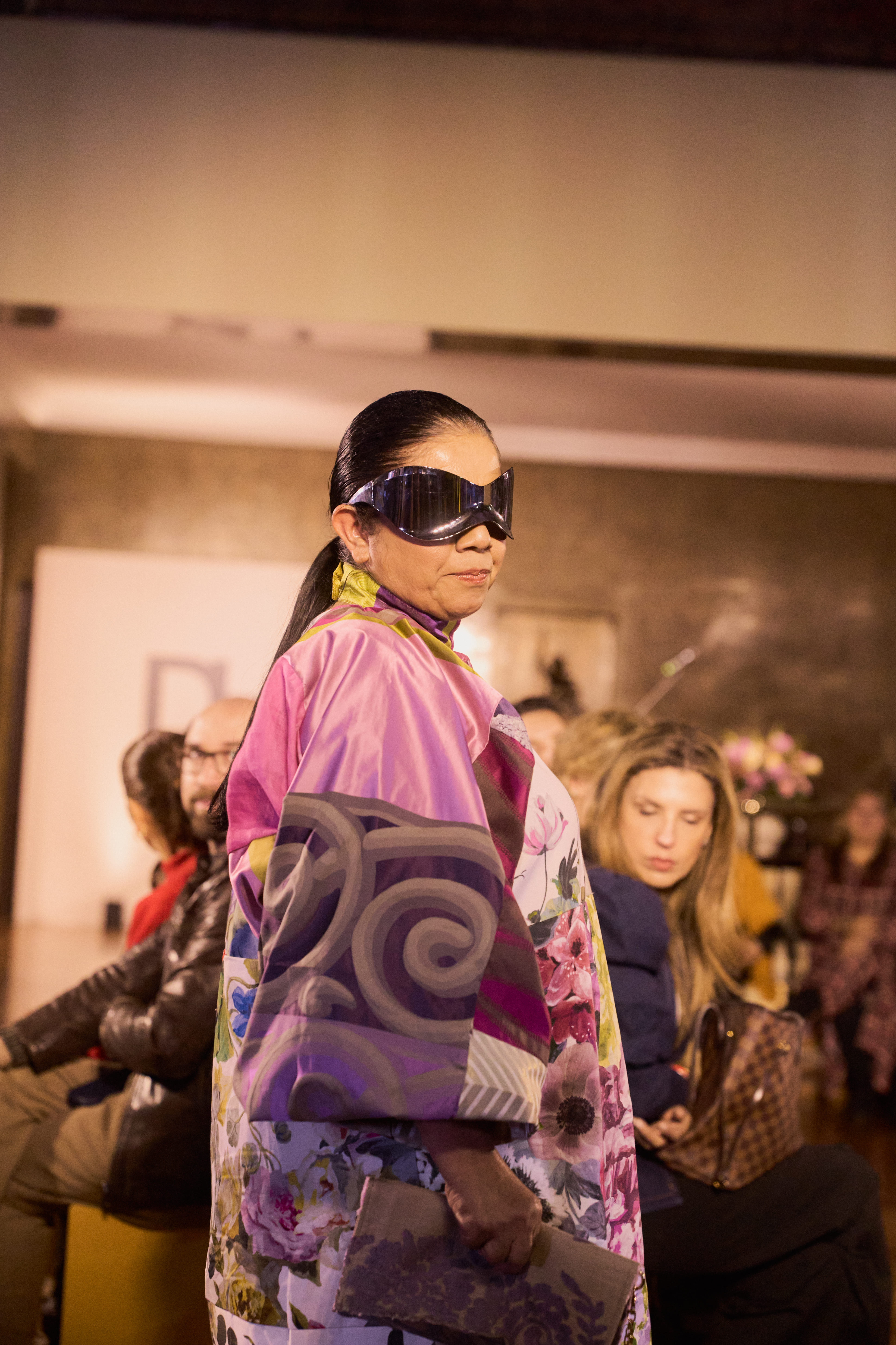 La Fundación ha acompañado a mujeres que han atravesado situaciones de violencia física, psicológica y social, ofreciéndoles talleres de maquillaje, cuidado personal, costura, modelaje y cocina, con el fin de reconstruir su autoestima y abrir nuevas oportunidades de vida. / Santiago Zapata