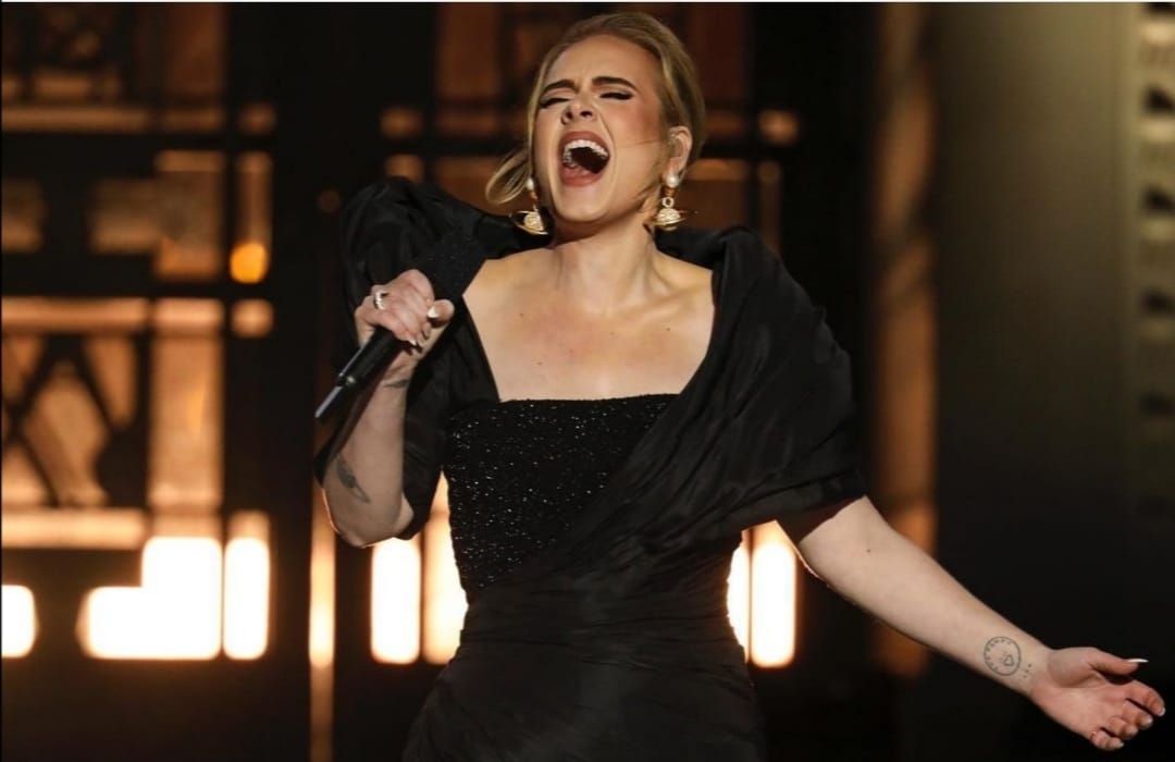 La cantante durante su presentación para el especial de CBS 'Adele One Night Only'.