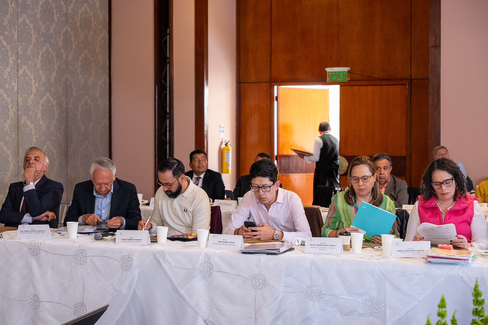 Gobierno definirá su plan para el próximo año y medio en segundo día de cónclave
