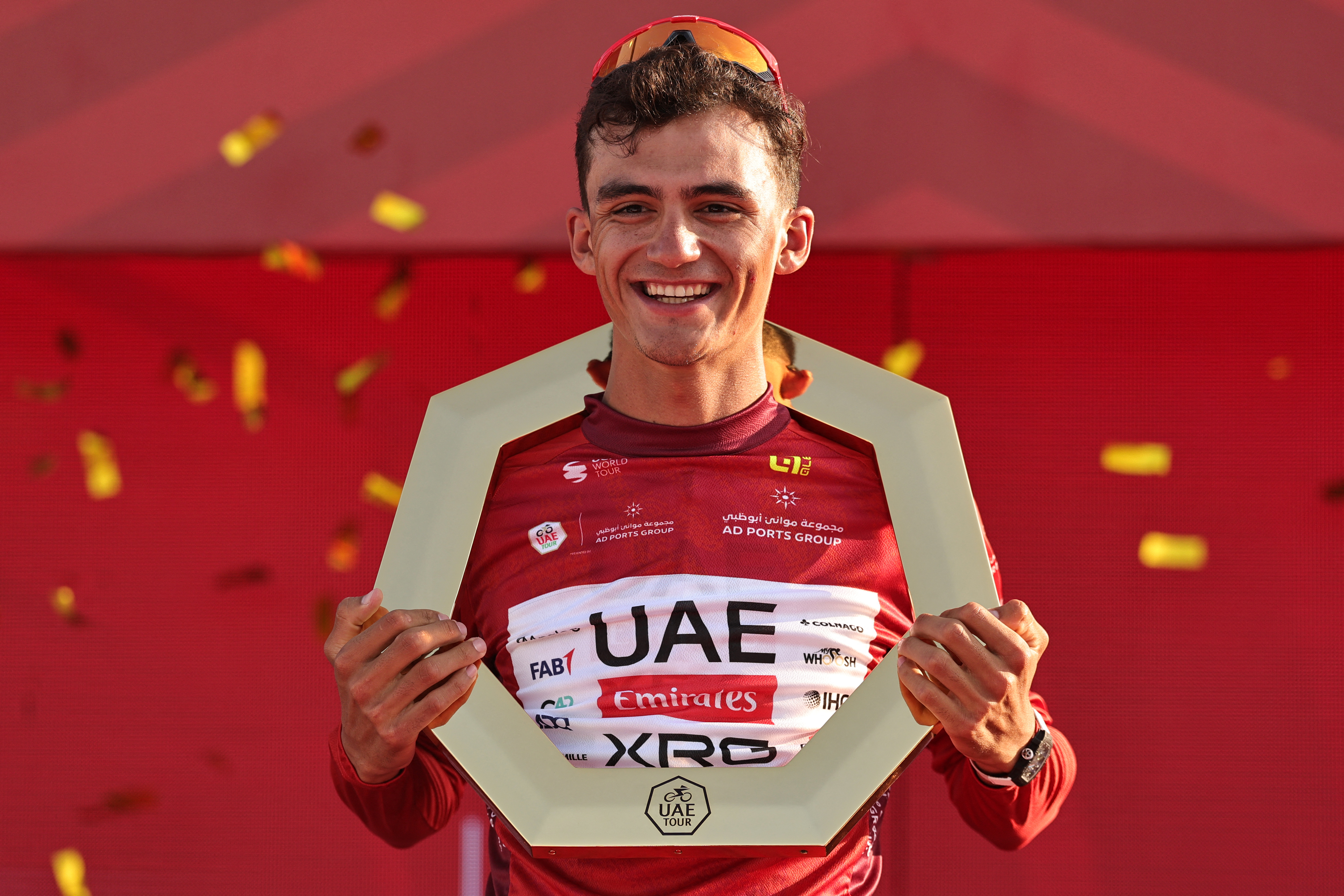 Isaac del Toro empezó con todo la temporada: hizo historia para México al ganar el UAE Tour