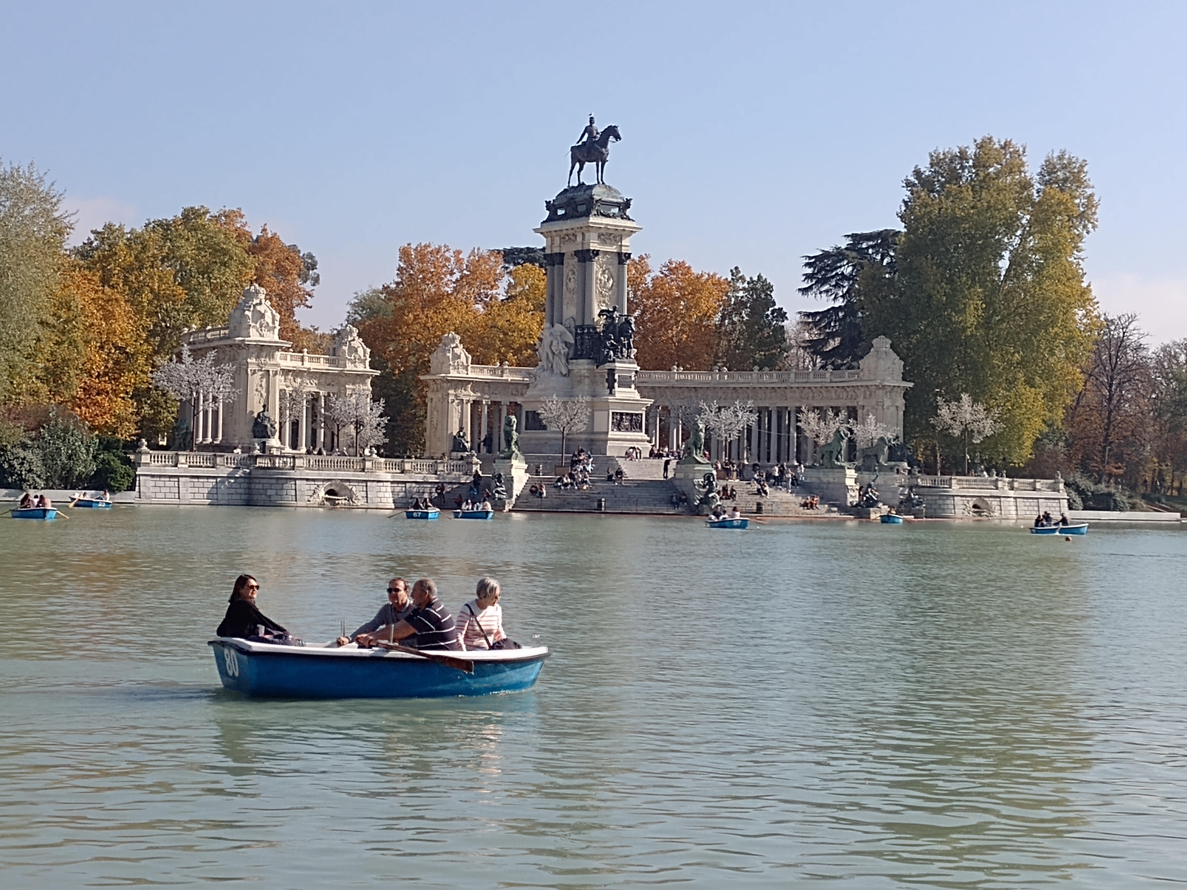 2.	Construido entre 1634 y 1636, el lago del parque El Retiro, fue uno de los espacios recreativos favoritos de los reyes y su corte para los paseos en barca.
