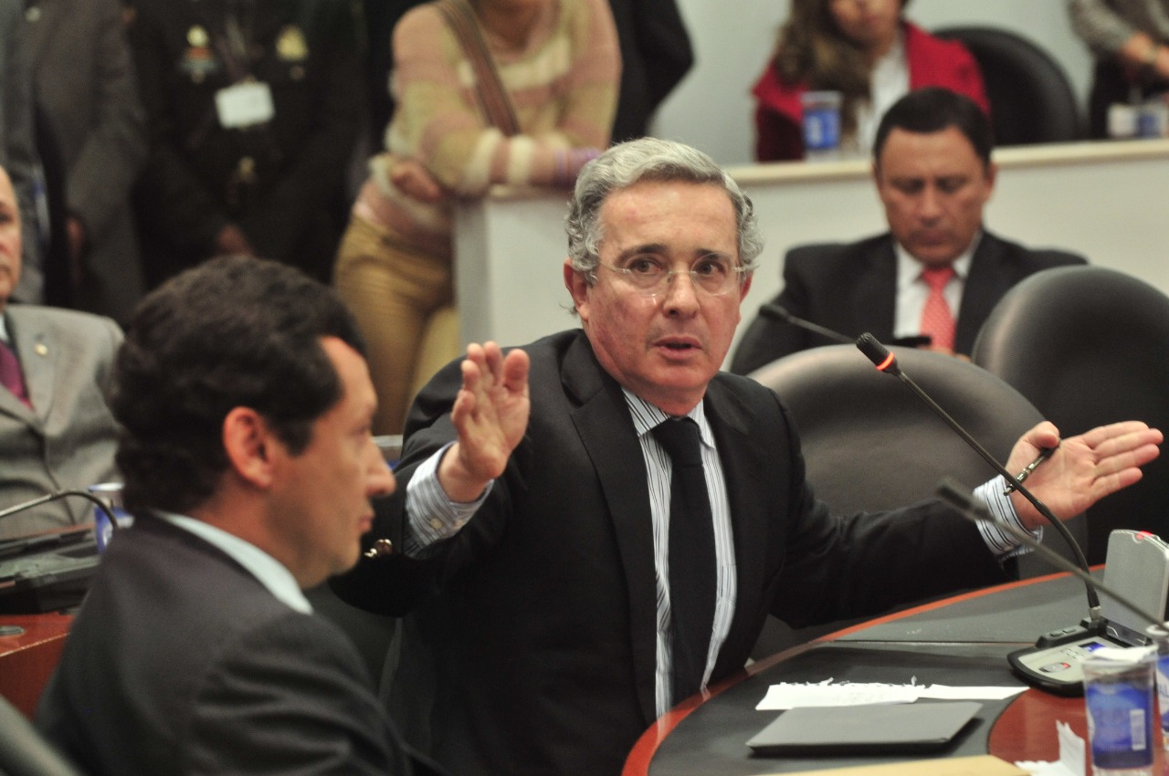 Abogados de todo el mundo se unen para pedir “transparencia” en el caso Uribe