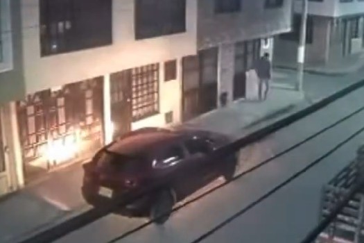 Atentado en Facatativá: hombre prendió fuego a carro de concejal Óscar Fernández