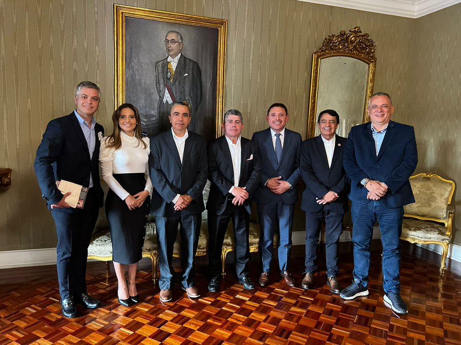 Diálogo directo y permanente: ese fue el compromiso de Petro con alcaldes del país