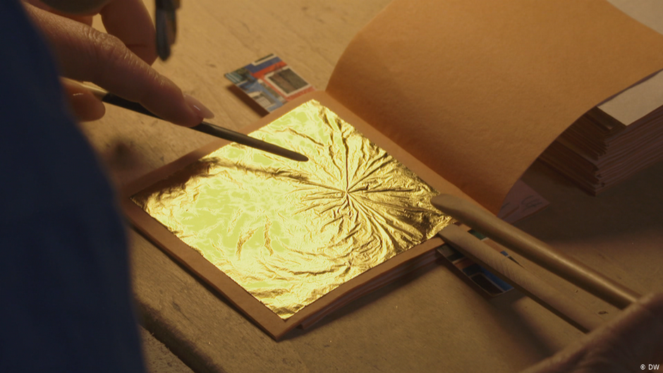 Un arte en peligro de extinción: el último batidor de oro de Venecia