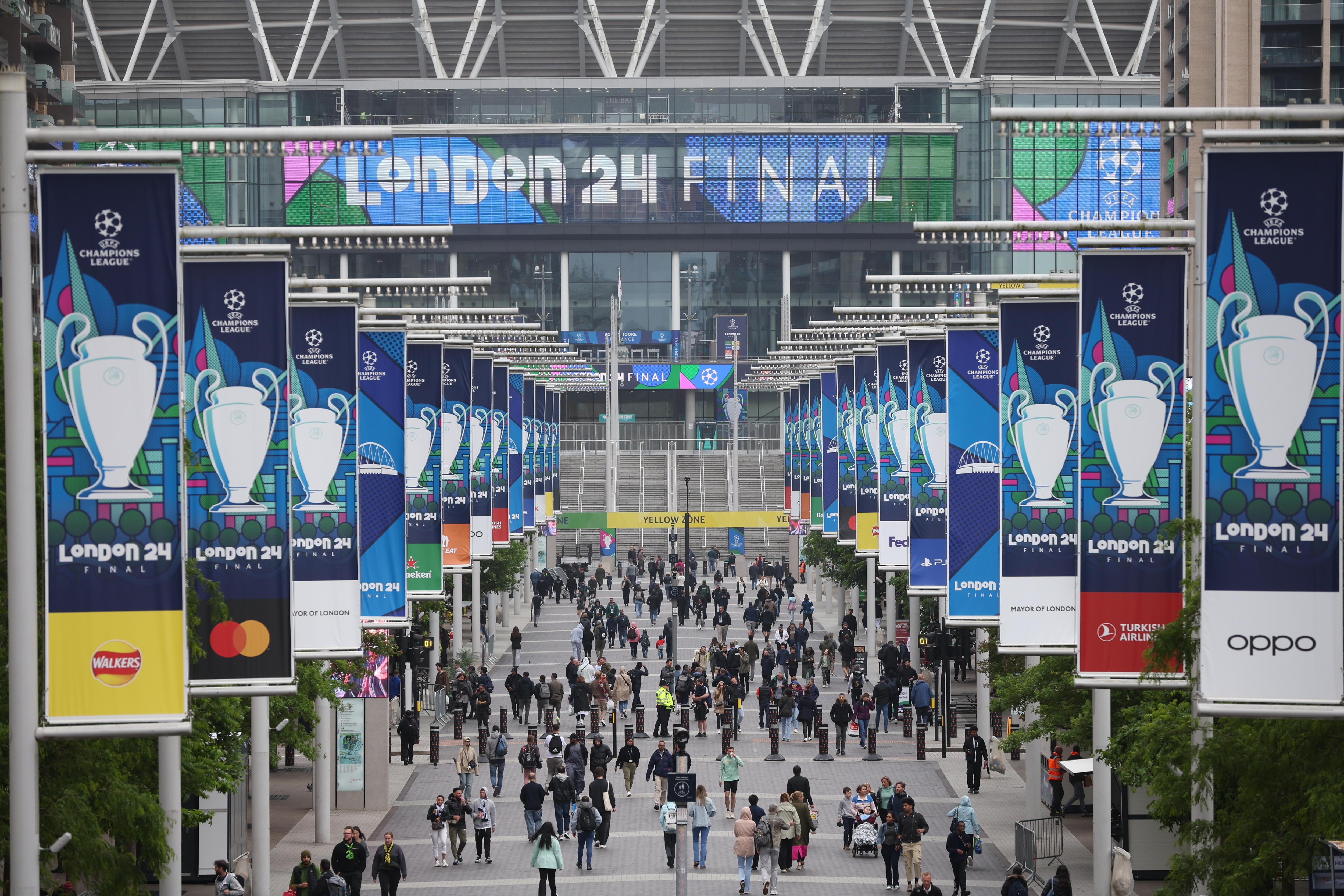 London (United Kingdom), 30/05/2024.- The approach to Wembley Stadium in London, Britain, 31 May 2024. Borussia Dortmund plays Real Madrid in the UEFA Champions League final in London on 01 June 2024. (Liga de Campeones, Rusia, Reino Unido, Londres) EFE/EPA/ADAM VAUGHAN