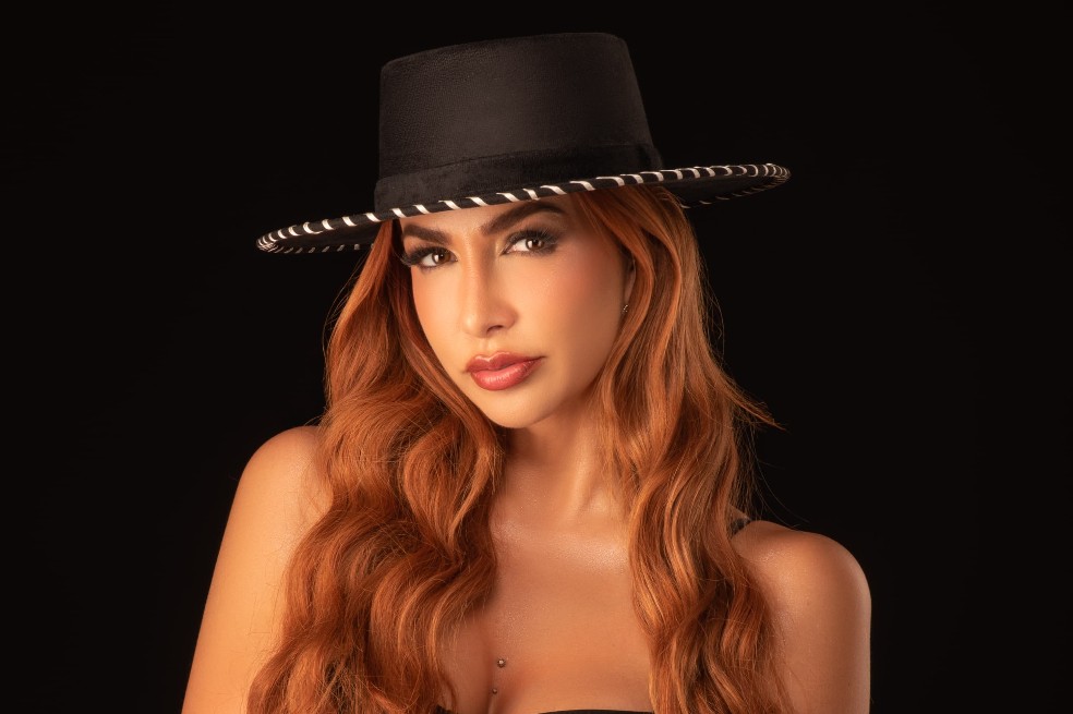 Lady Yuliana sufrió aparatoso accidente de tránsito junto a su equipo de trabajo